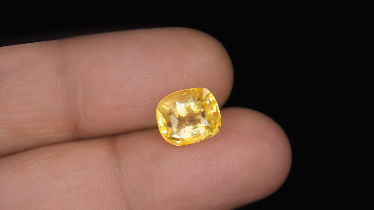 Buy Natural 5.53 Carat Yellow Sapphire Stone at best price online