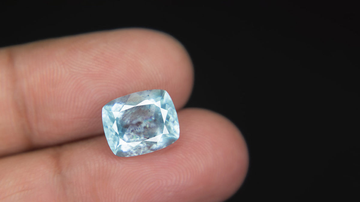 Buy Natural 4.06 Carat Aquamarine Stone at best price online