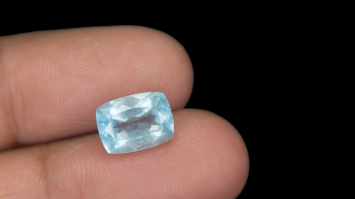 Buy Natural 3.56 Carat Aquamarine Stone at best price online