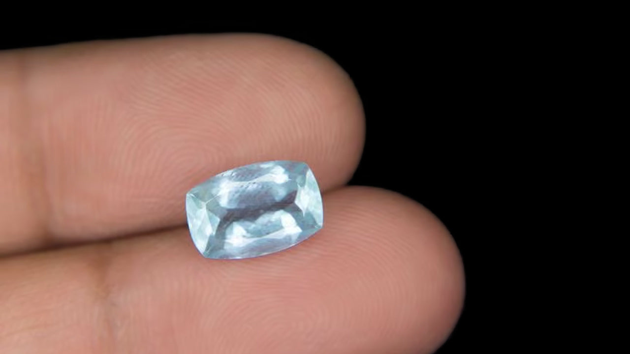 Buy Natural 2.60 Carat Aquamarine Stone at best price online
