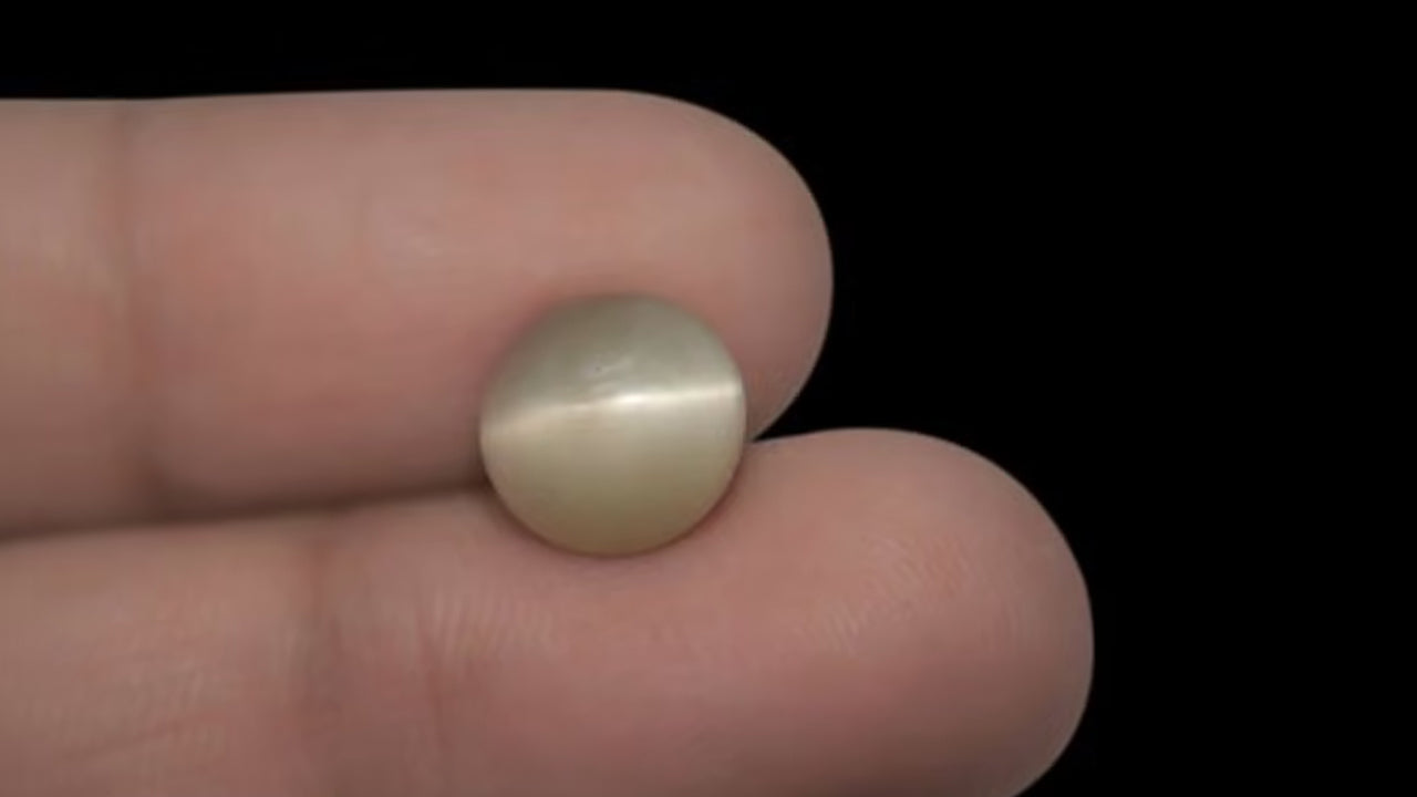 Buy Natural 4.50 Ratti Lehsunia Stone at best price online