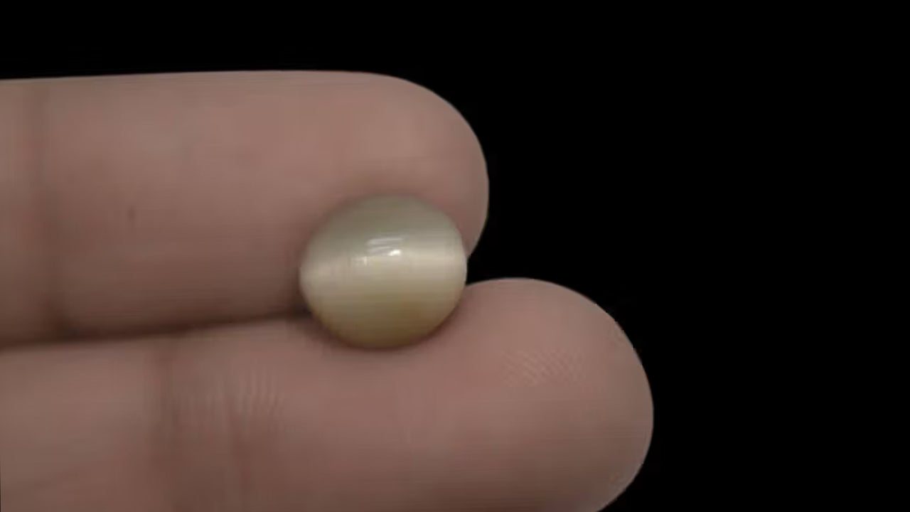 Buy Natural 4.50 Ratti Lehsunia Stone at best price online