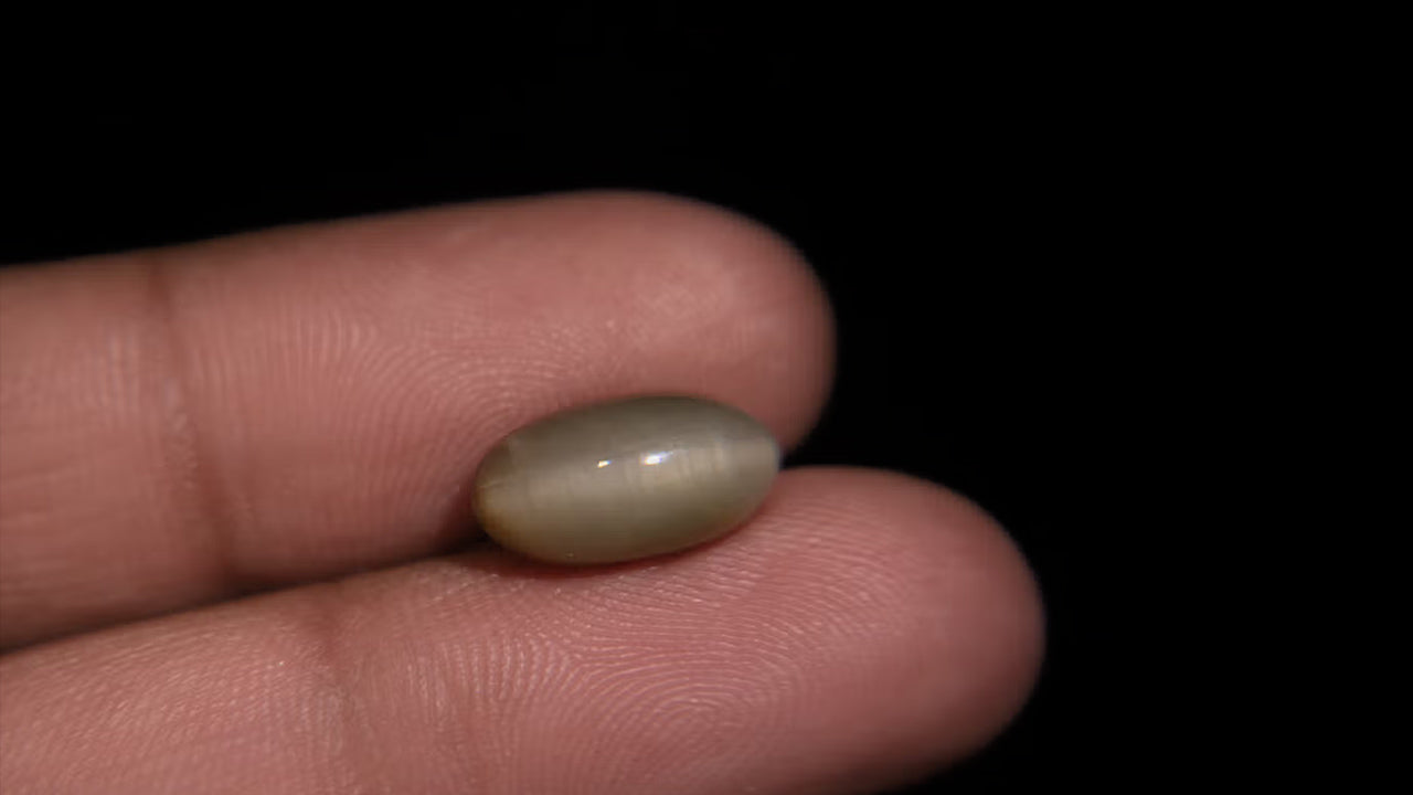Buy Natural 5.52 Carat Cats Eye Stone at best price online