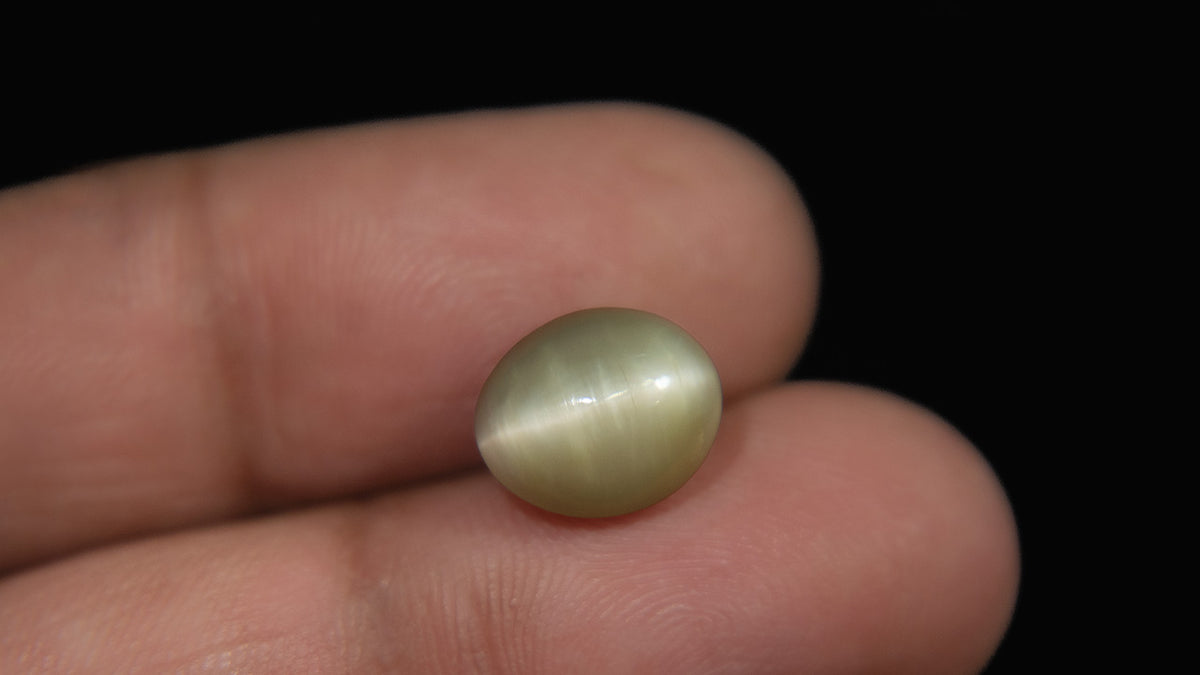 Buy Natural 4.02 Carat Cats Eye Stone at best price online