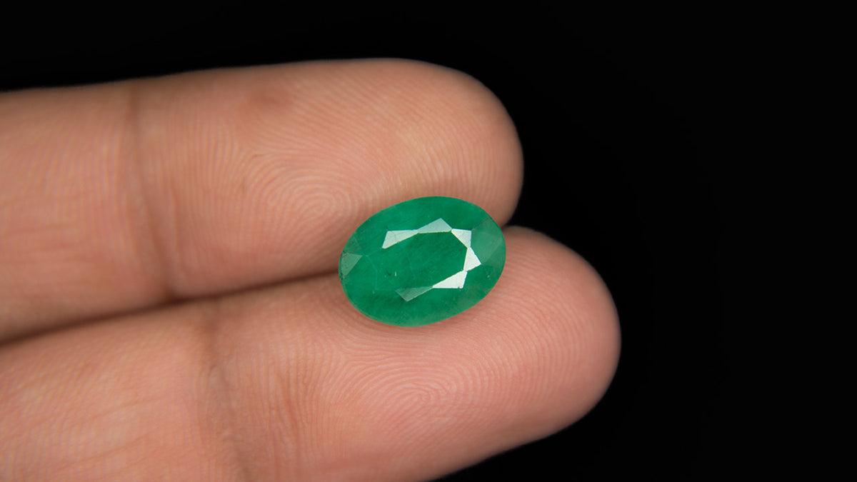 Buy Natural 3.96 Carat Emerald Stone at best price online