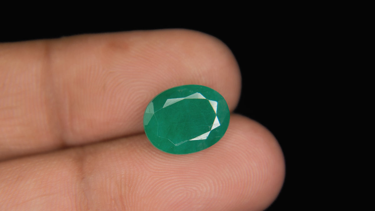 Buy Natural 4.23 Carat Emerald Stone at best price online