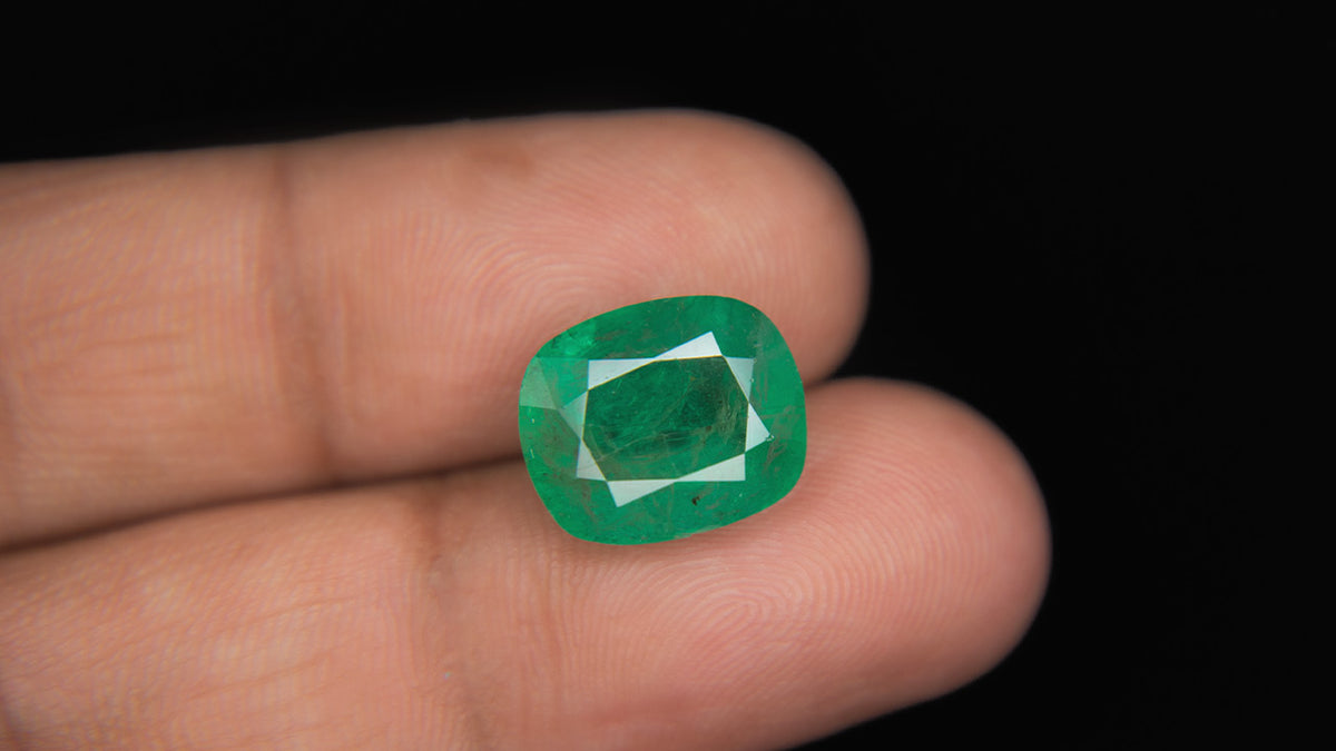 Buy Natural 7.50 Carat Emerald Stone at best price online