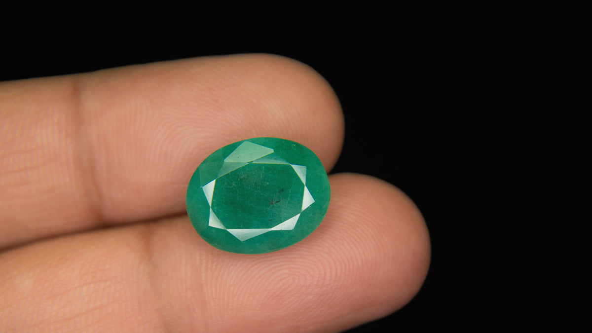 Buy Natural 8.02 Carat Emerald Stone at best price online