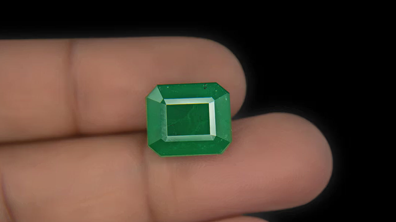 Buy Natural 8.60 Carat Emerald Stone at best price online
