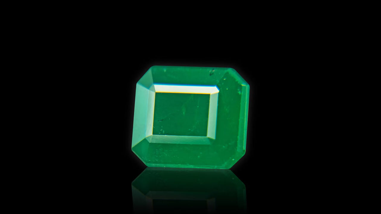Buy Natural Zambia Emerald weighing 8.60 Carat at Best Price