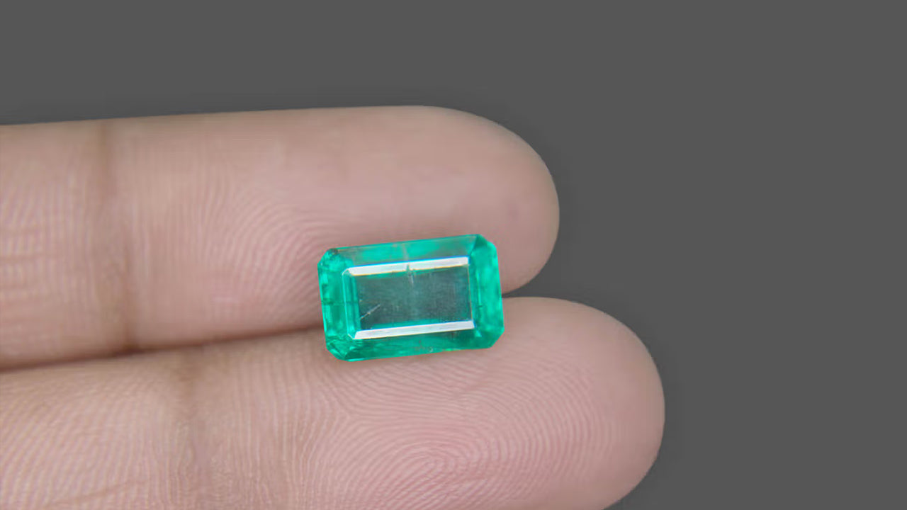 Buy Natural 4.14 Carat Emerald Stone at best price online