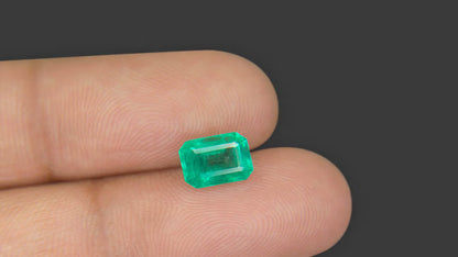 Buy Natural 1.70 Carat Emerald Stone at best price online