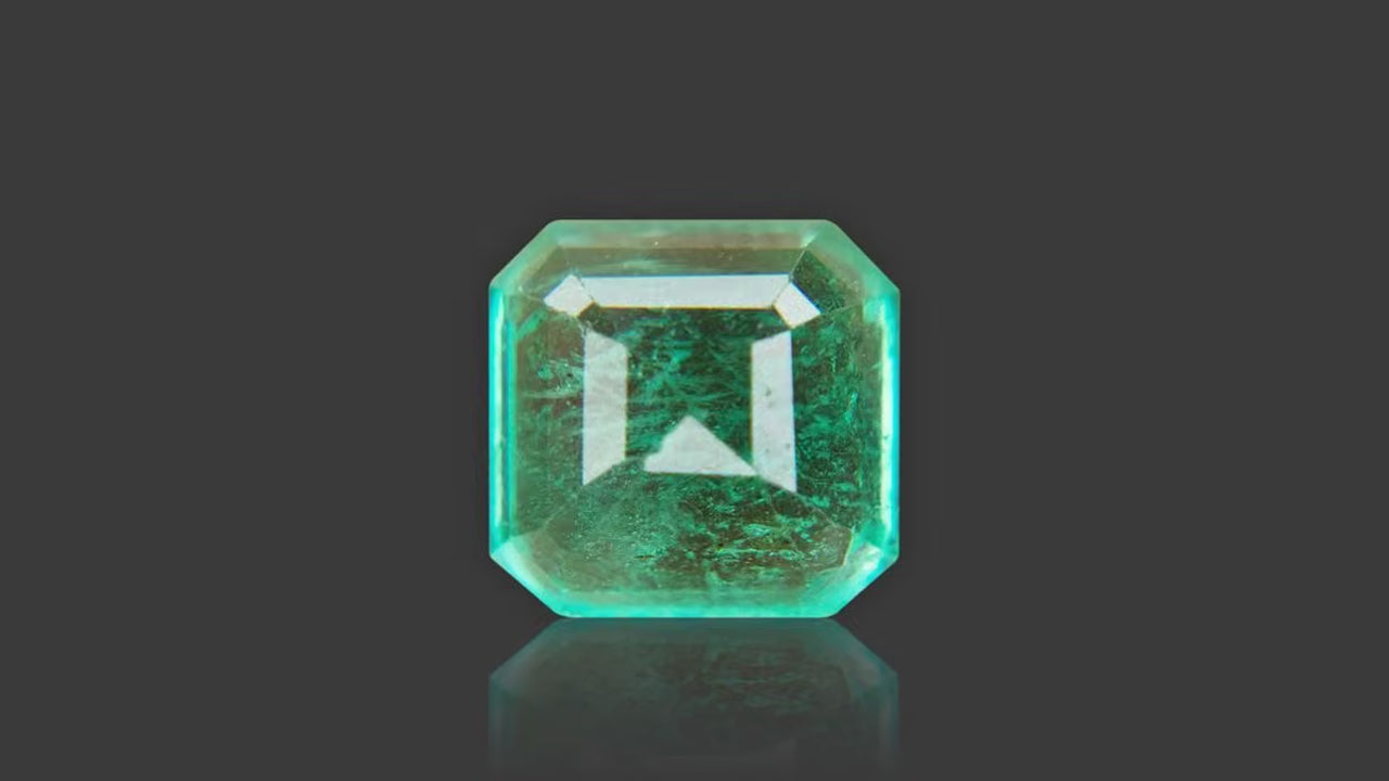 Buy Natural Colombia Emerald weighing 2.25 Ratti at Best Price