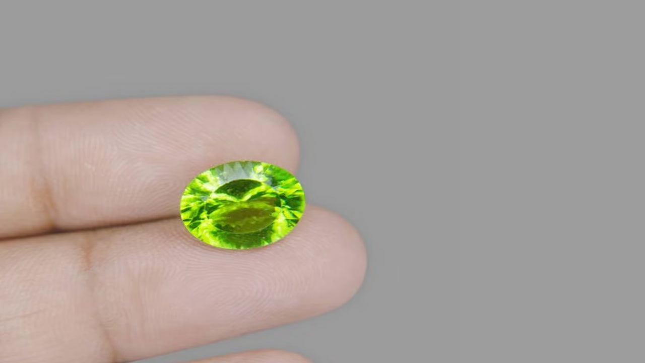 Buy Natural 5.84 Carat Peridot Stone at best price online
