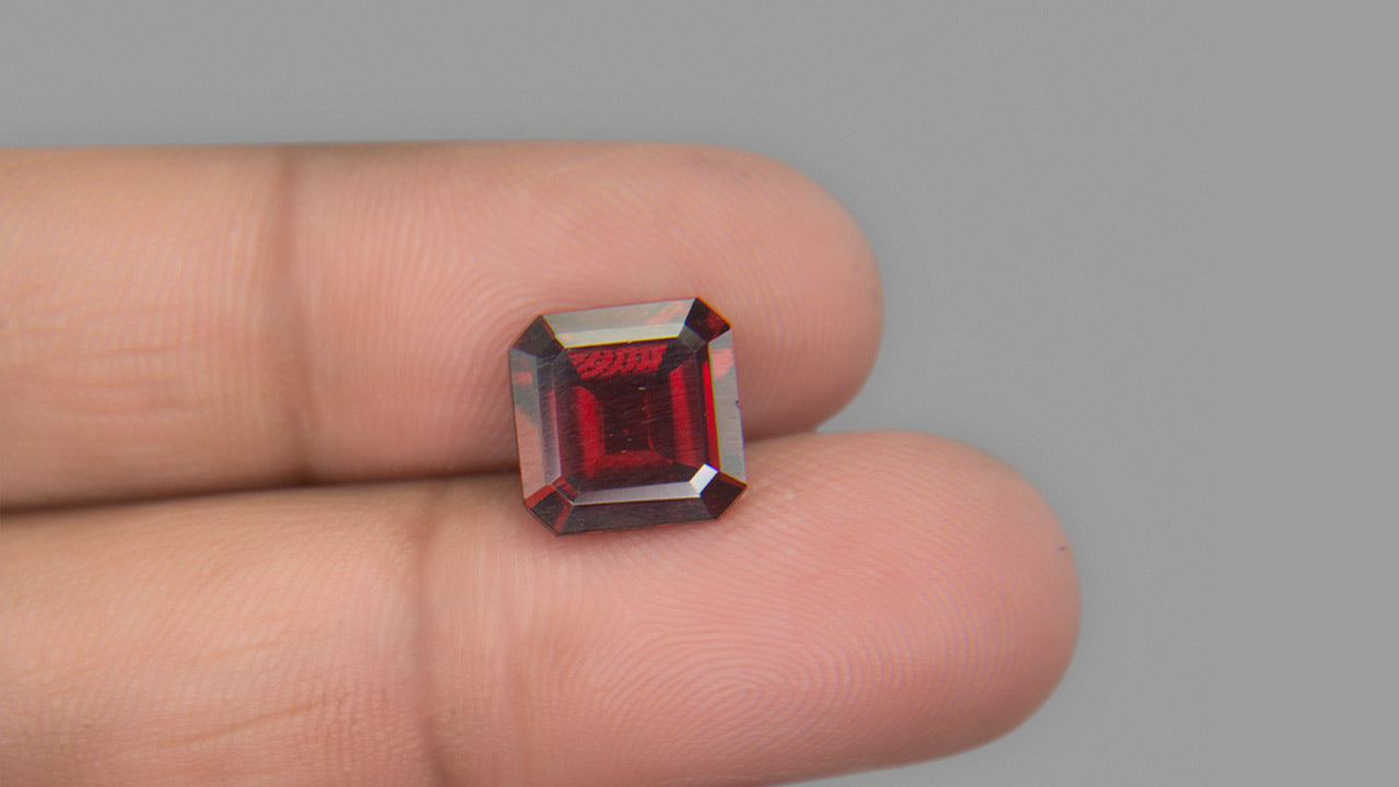 Buy Natural 5.20 Carat Red Garnet Stone at best price online
