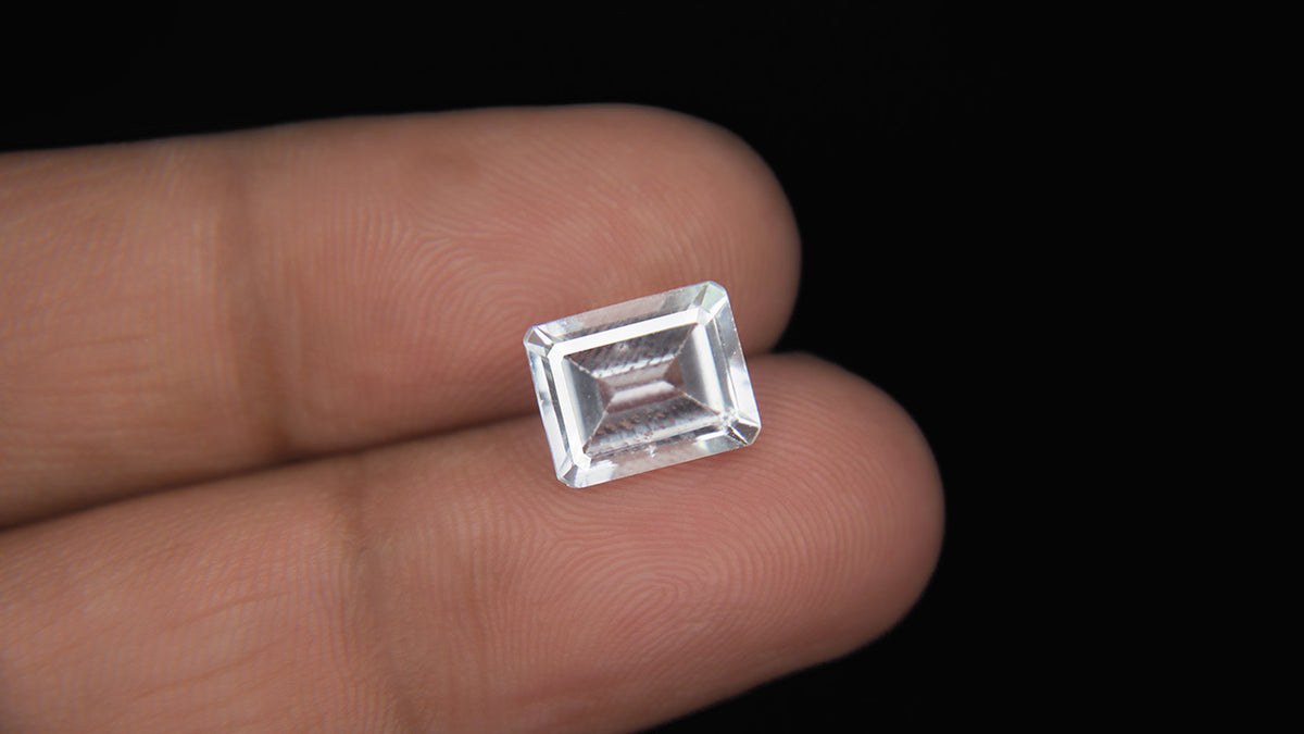Buy Natural 4.16 Carat Topaz Stone at best price online