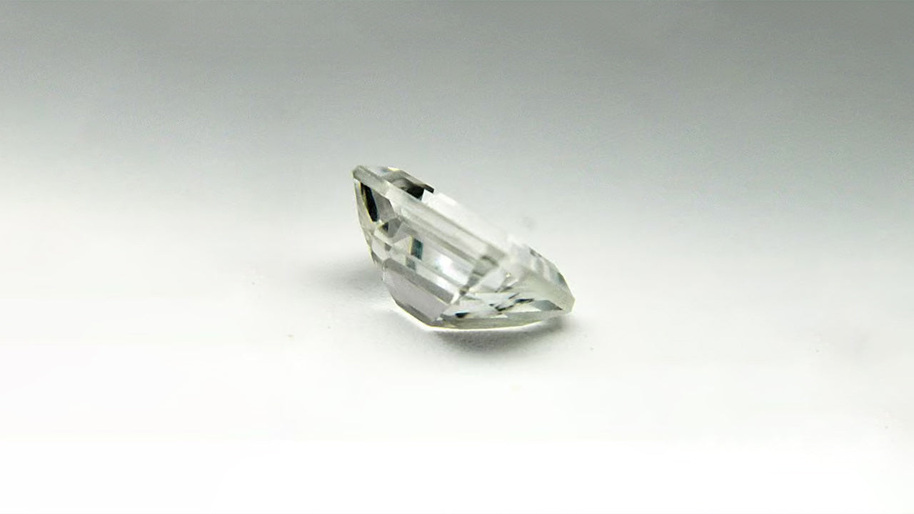 Buy Natural 4.18 Carat Topaz Stone at best price online