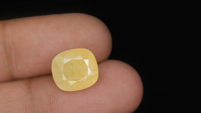 Yellow Sapphire - 7.96 Carat