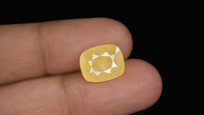 Yellow Sapphire - 7.86 Carat