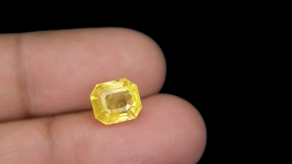Buy Natural 4.33 Carat Yellow Sapphire Stone at best price online